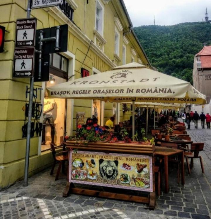 Studio Republicii Appartamento Braşov Esterno foto