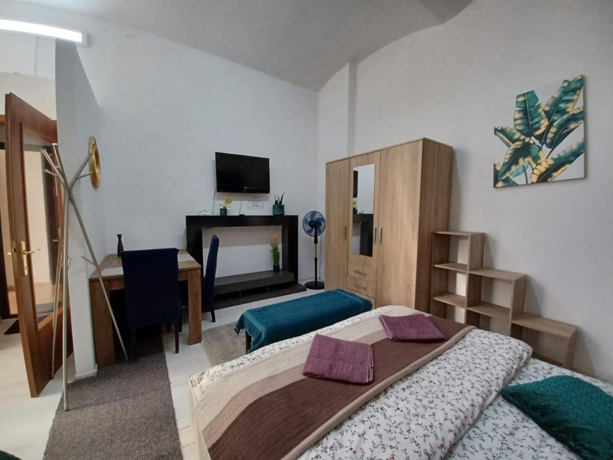 Studio Republicii Appartamento Braşov Esterno foto